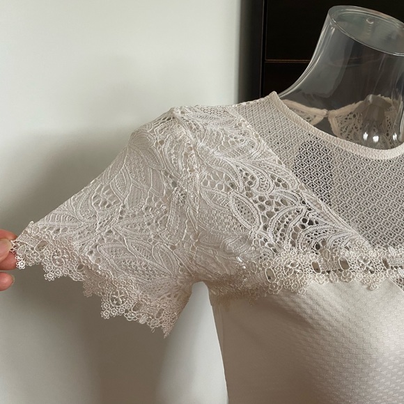 Off white H&M fitted top. Gorgeous detailing along shoulder area. Size Small. - Picture 3 of 3